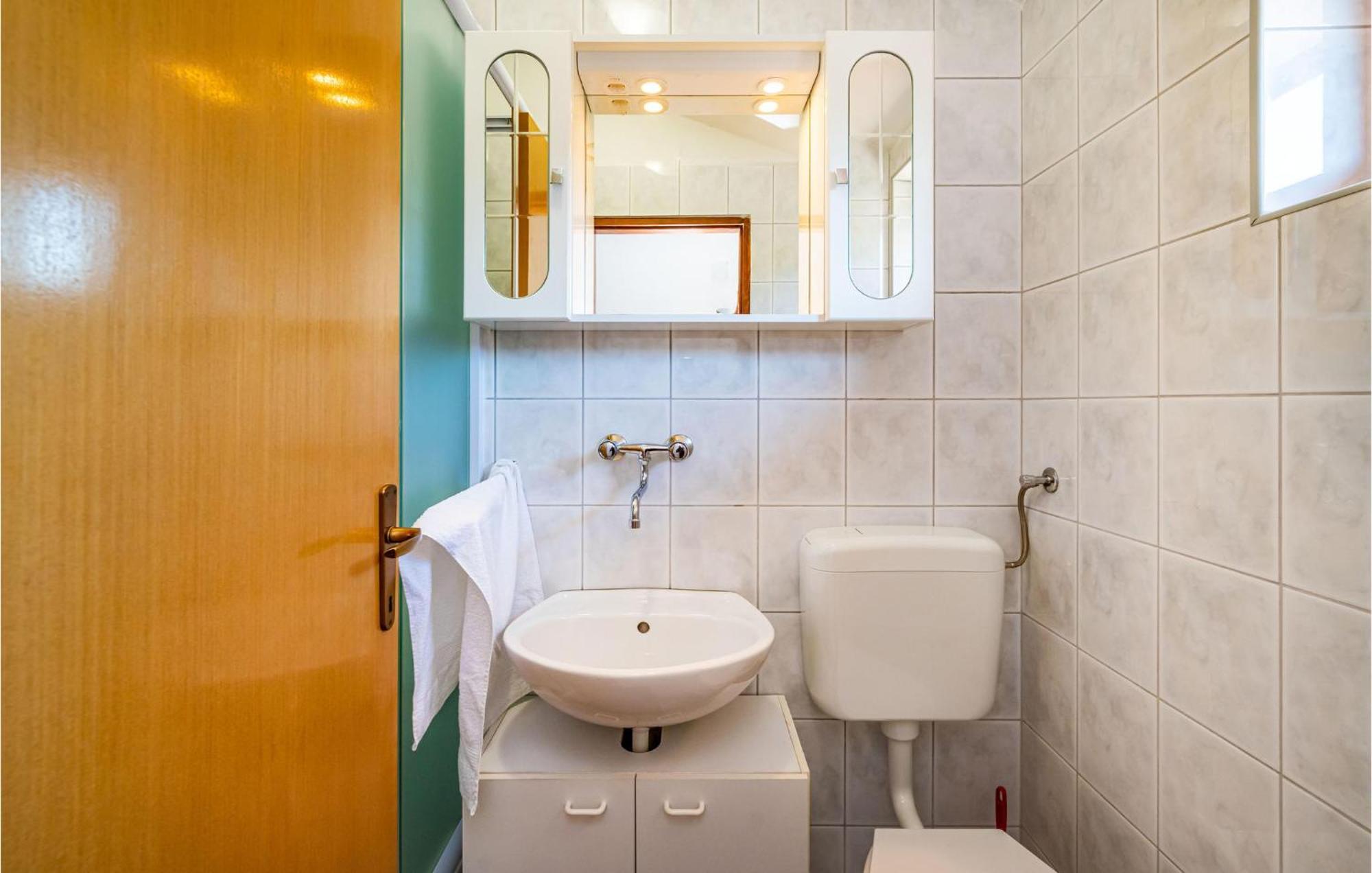 2 Bedroom Amazing Apartment In Nevidane Neviđane Exterior foto