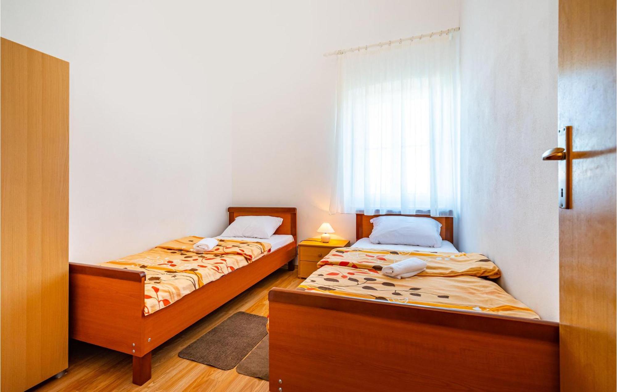 2 Bedroom Amazing Apartment In Nevidane Neviđane Exterior foto