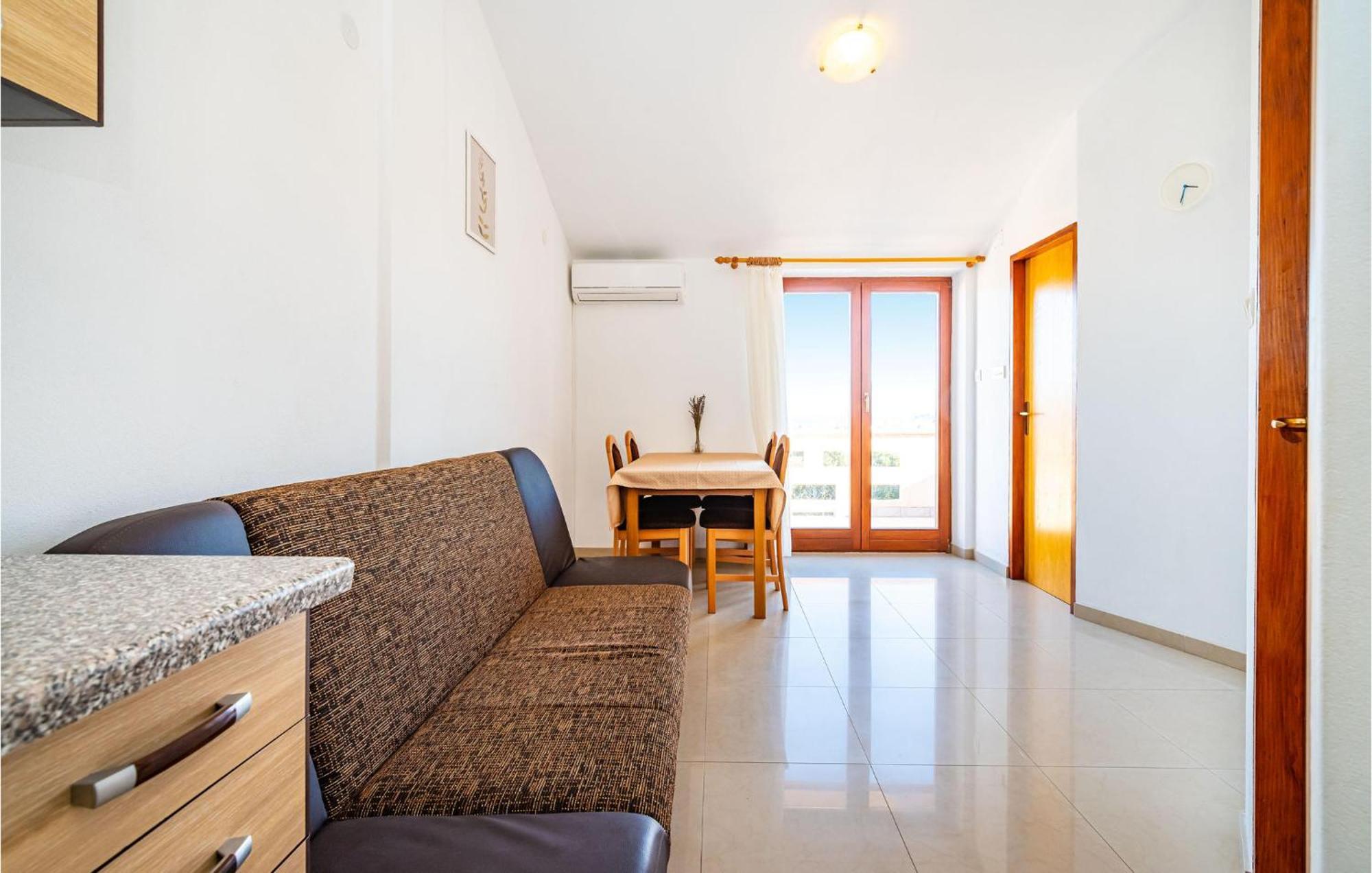 2 Bedroom Amazing Apartment In Nevidane Neviđane Exterior foto