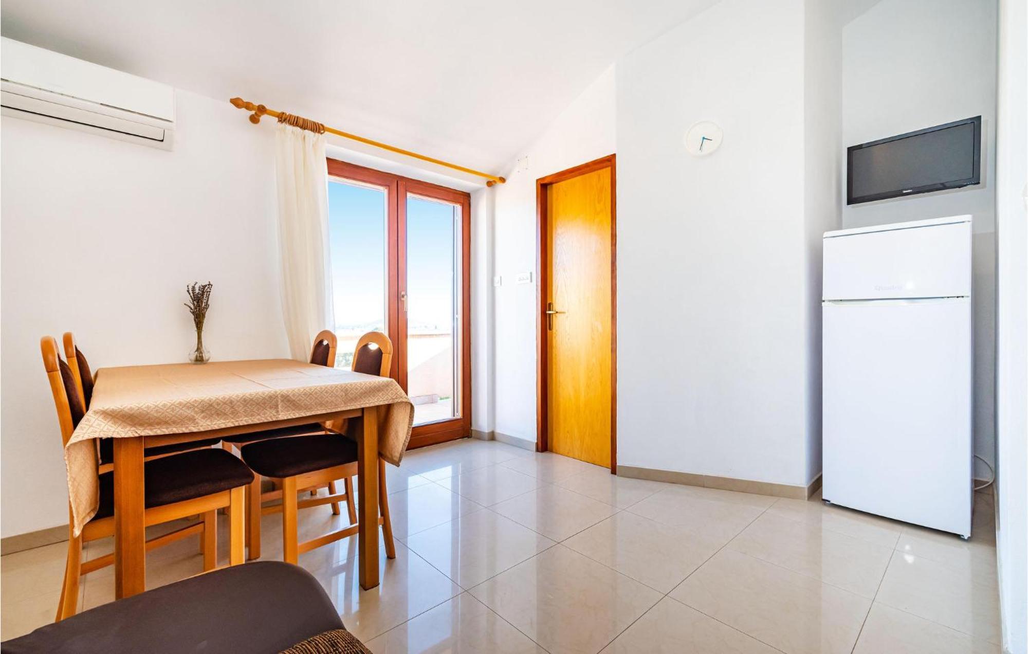 2 Bedroom Amazing Apartment In Nevidane Neviđane Exterior foto